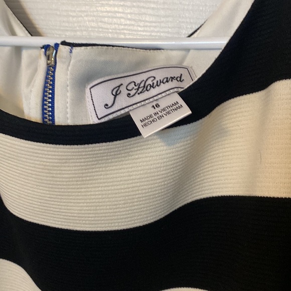 • Dress • - Picture 5 of 5